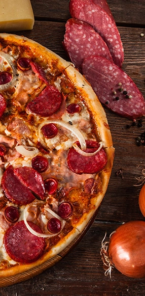 traditional Italian food fresh pizza